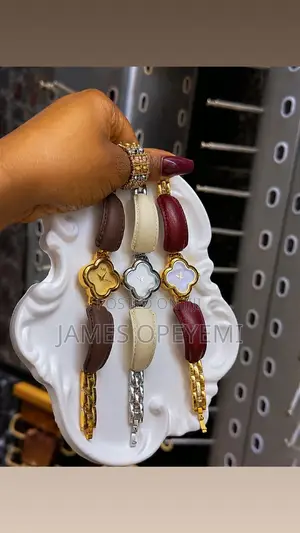 Ieke Women's Watch,Vintage Ancora Red Leather Strap Four-Leaf Bracelet