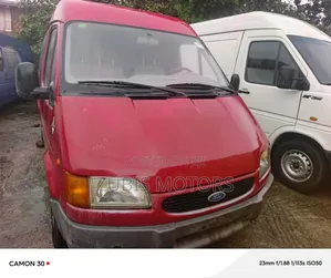 Ford Transit 2000 Red