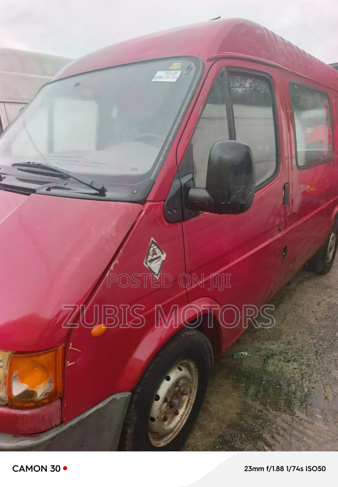 Ford Transit 2000 Red