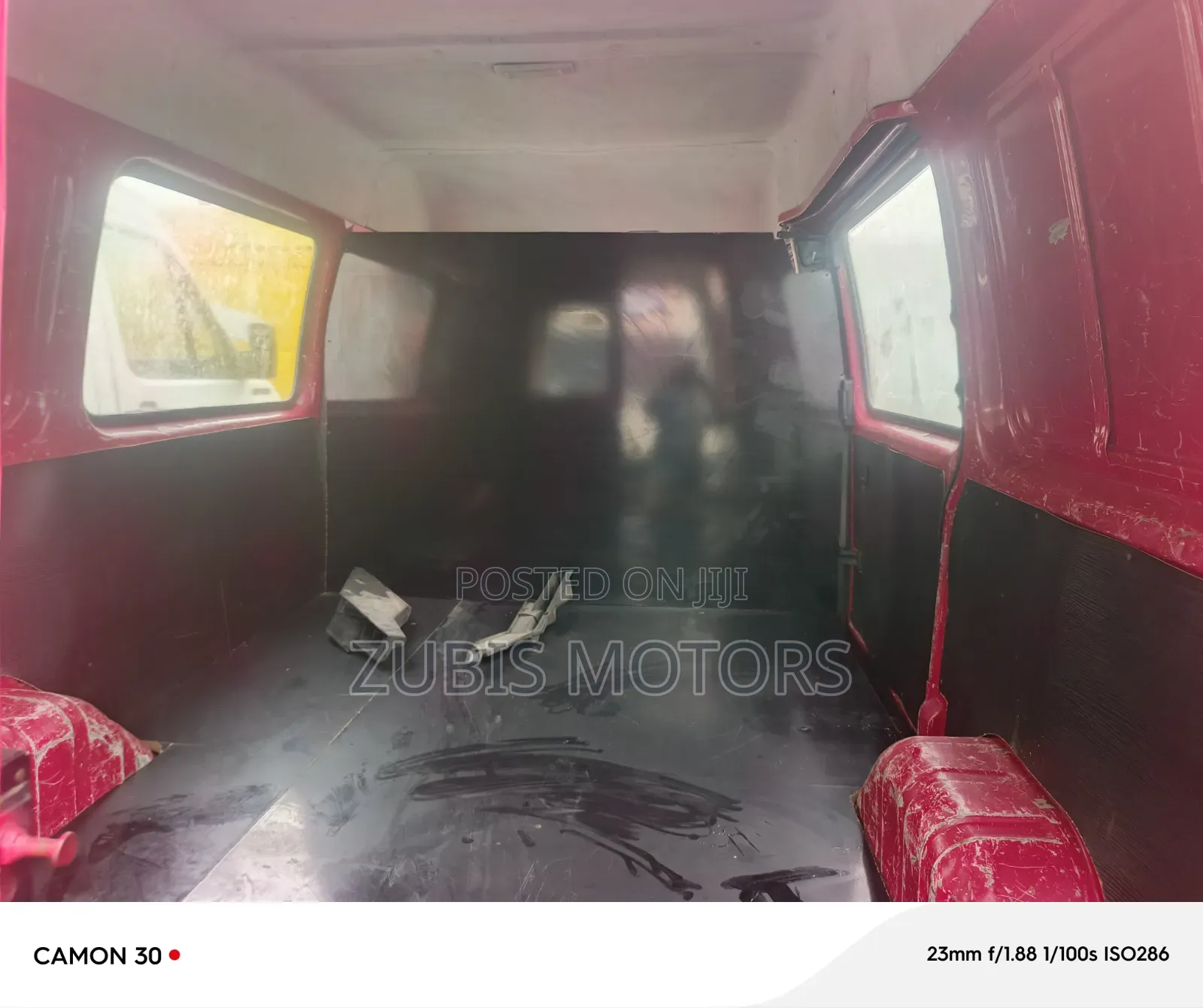 Ford Transit 2000 Red