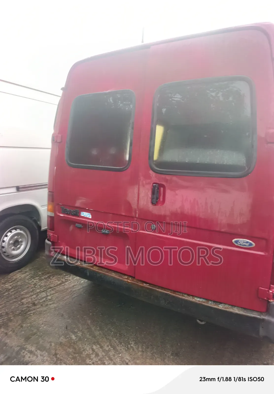 Ford Transit 2000 Red