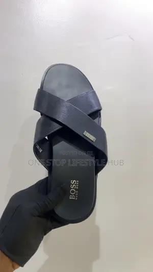 Hugo Boss Classic Italian Leather Cross-Palm Slippers
