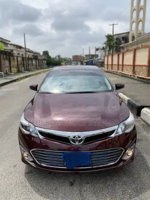 Toyota Avalon XLE Premium Sedan FWD (3.5L 6cyl 6A) 2013 Burgundy