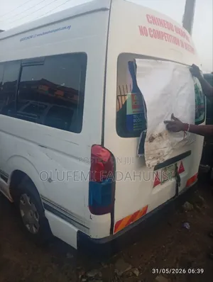 Toyota HiAce 2010 White