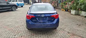 Toyota Corolla SE (1.8L 4cyl 6M) 2018 Blue