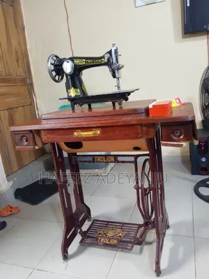 Used Manuel Sewing Machine With Folding Table - Two Lion