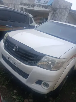 Toyota Hilux 2012 White