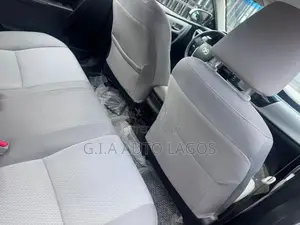 Toyota Corolla LE 4dr Sedan (1.8L 4cyl CVT) 2015 Silver