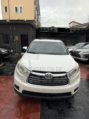 Toyota Highlander XLE 4dr SUV (3.5L 6cyl 6A) 2014 White