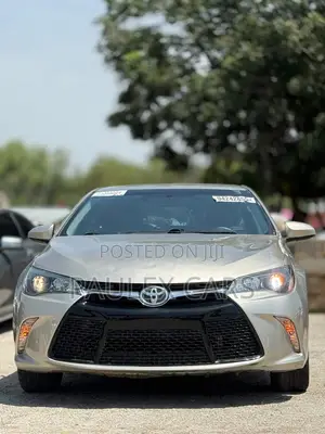 Toyota Camry SE 4dr Sedan (2.5L 4cyl 6A) 2016 Gold