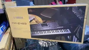 Yamaha PSR-E483