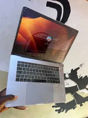 Laptop Apple MacBook Pro 2017 16GB Intel Core i7 SSD 512GB