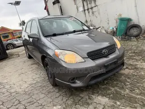 Toyota Matrix Hatchback FWD (1.8L 4cyl 5M) 2008 Gray
