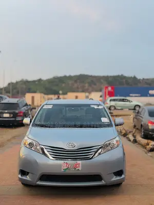 Toyota Sienna LE 8-Passenger 4dr Minivan (3.5L 6cyl 6A) 2015 Blue