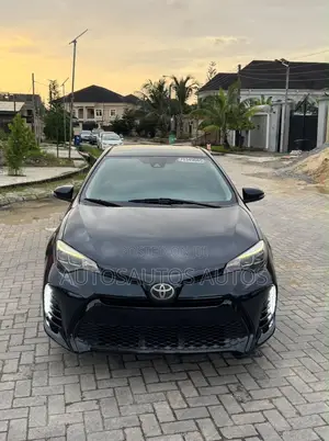 Toyota Corolla SE (1.8L 4cyl 6M) 2018 Black
