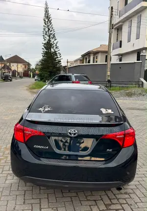 Toyota Corolla SE (1.8L 4cyl 6M) 2018 Black