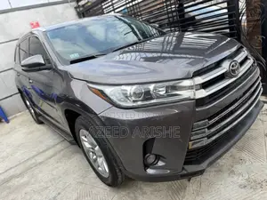 Toyota Highlander XLE 4dr SUV AWD (3.5L 6cyl 6A) 2015 Gray