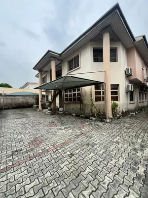 Demolishable Building With 6 Bedroom Fully Detached