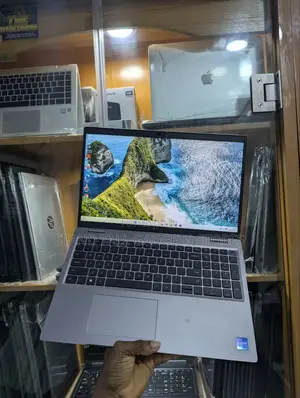 Laptop Dell Latitude 5520 16GB Intel Core i7 SSD 256GB