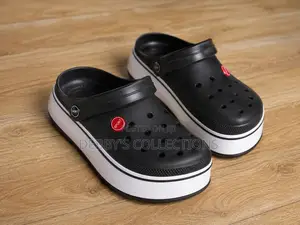 Crocs Classic Clog – Black