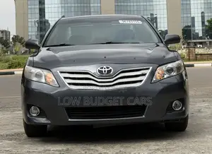 Toyota Camry XLE 4dr Sedan (2.5L 4cyl 6A) 2011 Gray
