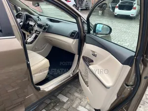 Toyota Venza 2010 Gold