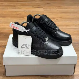 Nike Air Force 1 07 Triple Black Sneakers