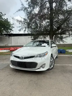 Toyota Avalon Limited 4dr Sedan (3.5L 6cyl 6A) 2015 White