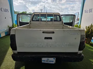 Toyota Hilux 2006 White