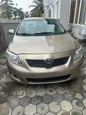 Toyota Corolla LE 4dr Sedan (1.8L 4 cyl 4A) 2009 Gold