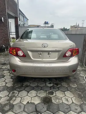 Toyota Corolla LE 4dr Sedan (1.8L 4 cyl 4A) 2009 Gold
