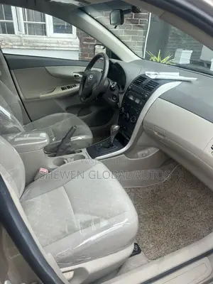 Toyota Corolla LE 4dr Sedan (1.8L 4 cyl 4A) 2009 Gold