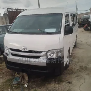 Toyota HiAce 2011 White