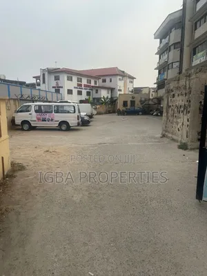 A Plaza on 1,100m2 Suitable 4 Filling Stations on Major Rd With Cofo