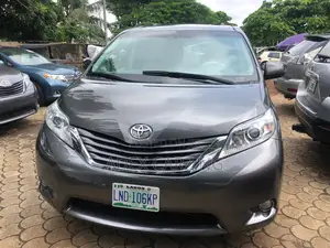Toyota Sienna XLE 8-Passenger 4dr Minivan (3.5L 6cyl 6A) 2014 Gray