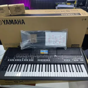 Yamaha Piano PSR -Sx600 Complete 61 Keys With Original Adaptor Clean