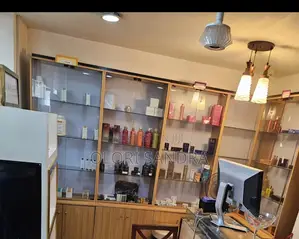 Store Shelves/Showglass