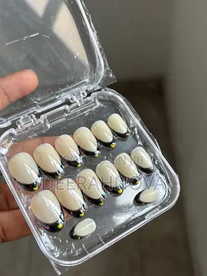 Press-on Nails (D126)