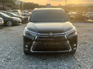 Toyota Highlander SE 2019 Black