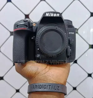 Nikon D7500