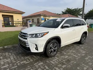 Toyota Highlander XLE 4dr SUV AWD (3.5L 6cyl 6A) 2015 White