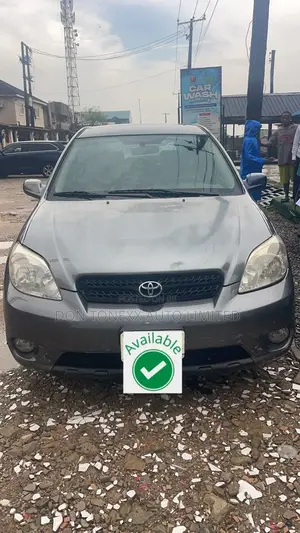 Toyota Matrix Hatchback FWD (1.8L 4cyl 5M) 2007 Gray