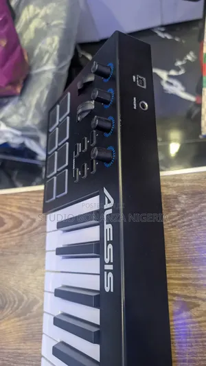 Alesis V61 Studio Midi Controller Keyboard