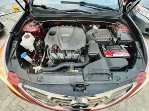 Hyundai Sonata SE Sedan FWD (2.4L 4cyl 6A) 2013 Red