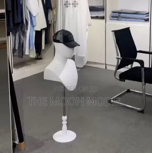 Male Fiber Mannequin Head