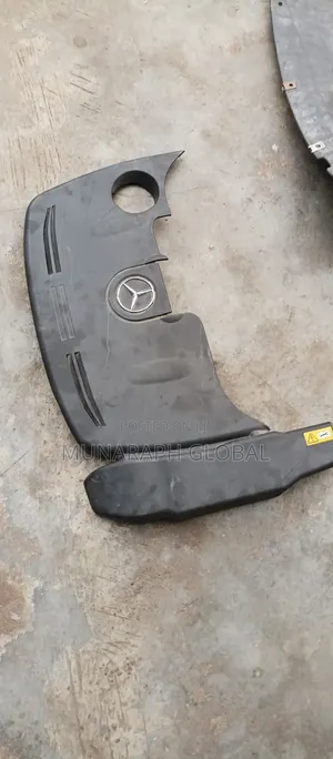 Mercedes Benz Up Engine Cover.
