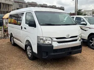 Toyota HiAce 2010 White