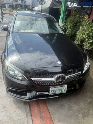 Mercedes-Benz C300 Base 4Matic Sedan AWD (2.0L 4cyl 7A) 2017 Black