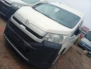 Toyota HiAce 2021 White