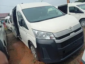 Toyota HiAce 2021 White